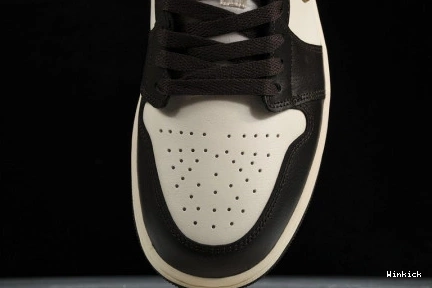DC0774-200 1 Jordan  Low 0727